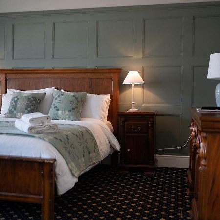 The Bear, Cowbridge Hotel Eksteriør billede