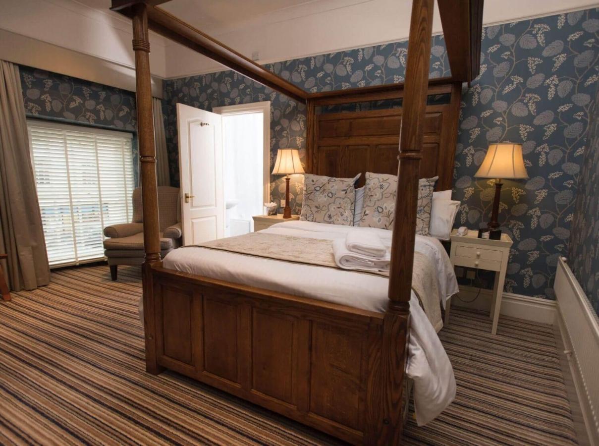 The Bear, Cowbridge Hotel Eksteriør billede