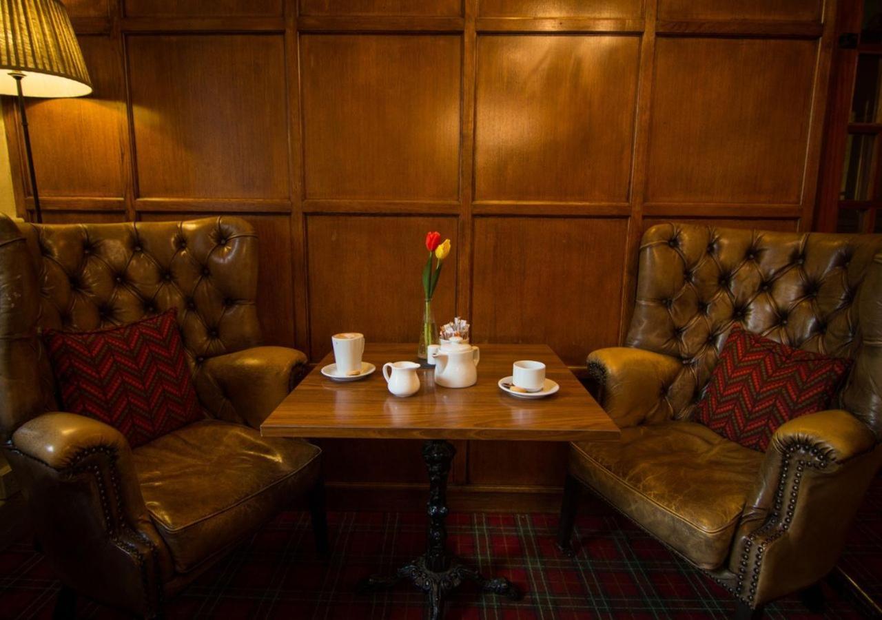 The Bear, Cowbridge Hotel Eksteriør billede