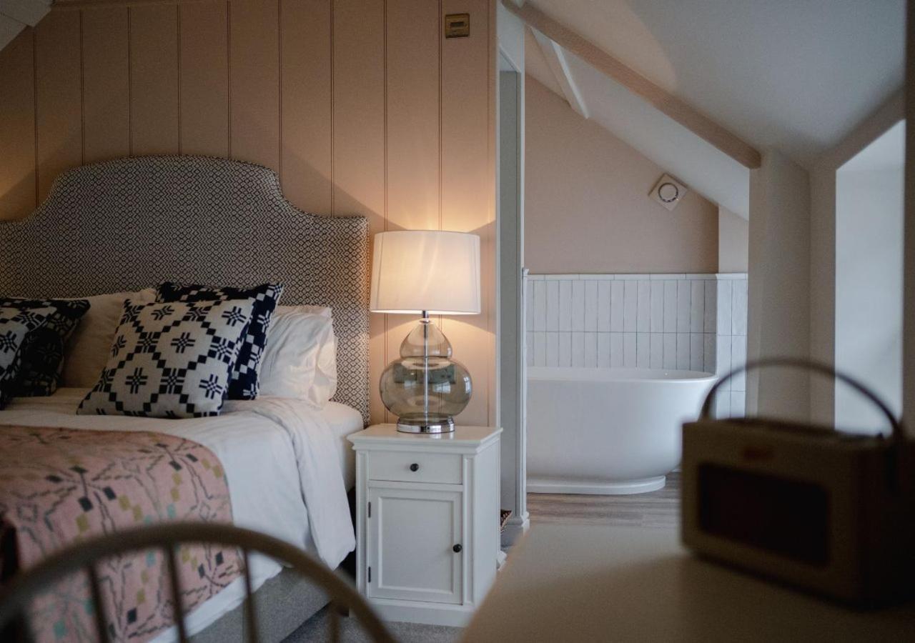 The Bear, Cowbridge Hotel Eksteriør billede
