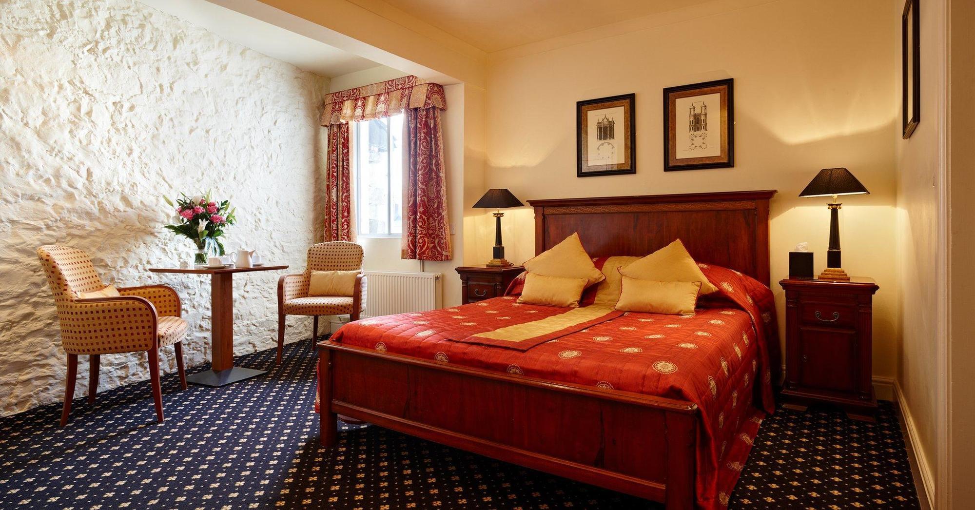 The Bear, Cowbridge Hotel Eksteriør billede