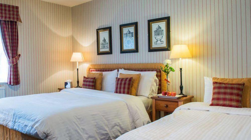 The Bear, Cowbridge Hotel Eksteriør billede
