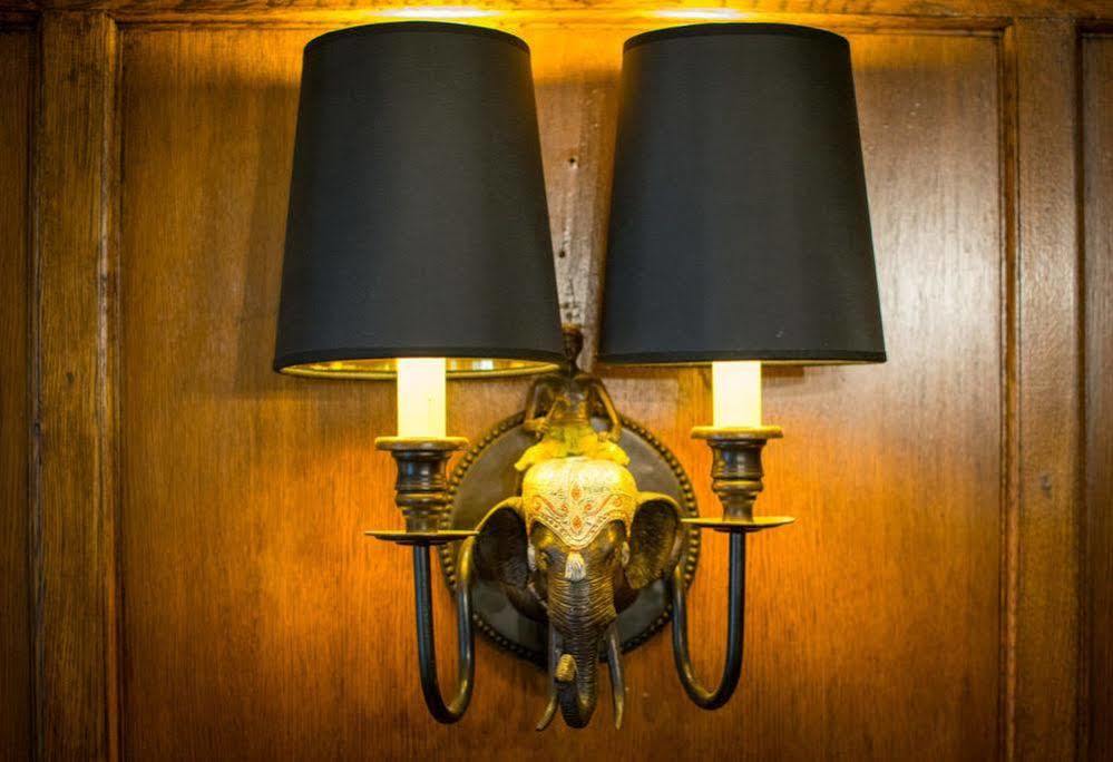 The Bear, Cowbridge Hotel Eksteriør billede