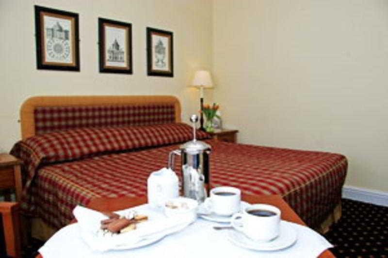 The Bear, Cowbridge Hotel Eksteriør billede